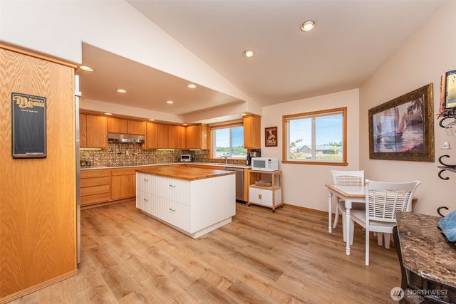 73 Greywolf Road, Sequim, WA 98382