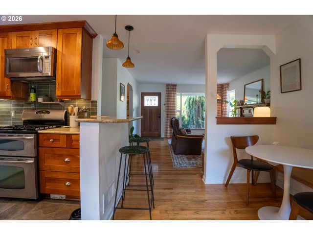 10316 Ne SACRAMENTO St, Portland, OR 97220