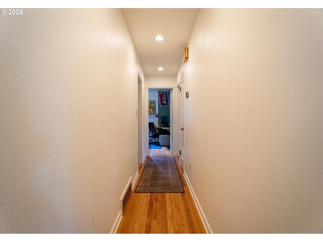 10316 Ne SACRAMENTO St, Portland, OR 97220