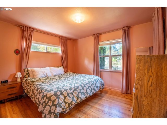 10316 Ne SACRAMENTO St, Portland, OR 97220