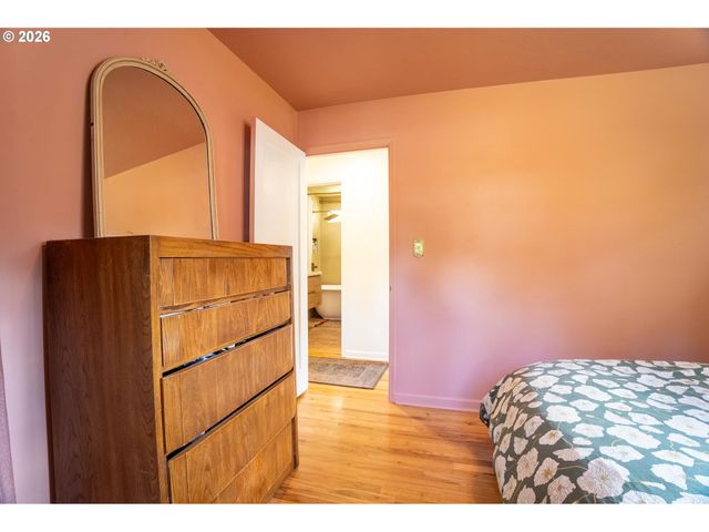 10316 Ne SACRAMENTO St, Portland, OR 97220