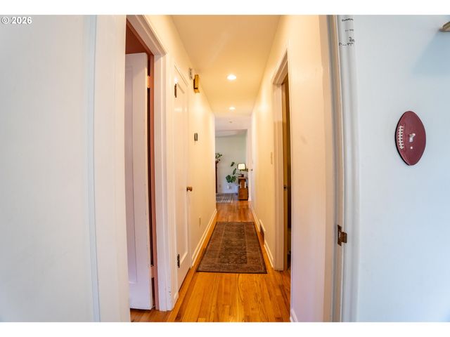 10316 Ne SACRAMENTO St, Portland, OR 97220