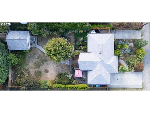 10316 Ne SACRAMENTO St, Portland, OR 97220