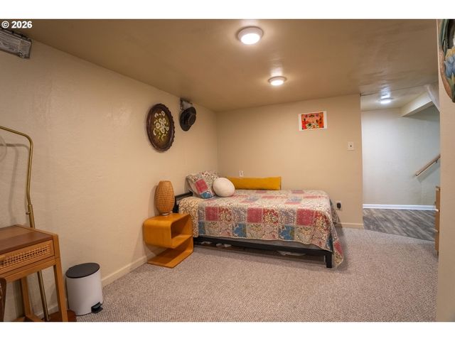 10316 Ne SACRAMENTO St, Portland, OR 97220