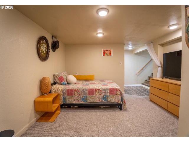 10316 Ne SACRAMENTO St, Portland, OR 97220