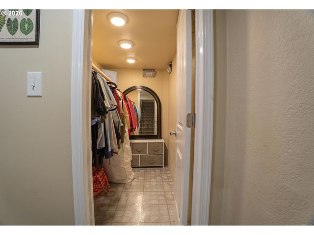 10316 Ne SACRAMENTO St, Portland, OR 97220