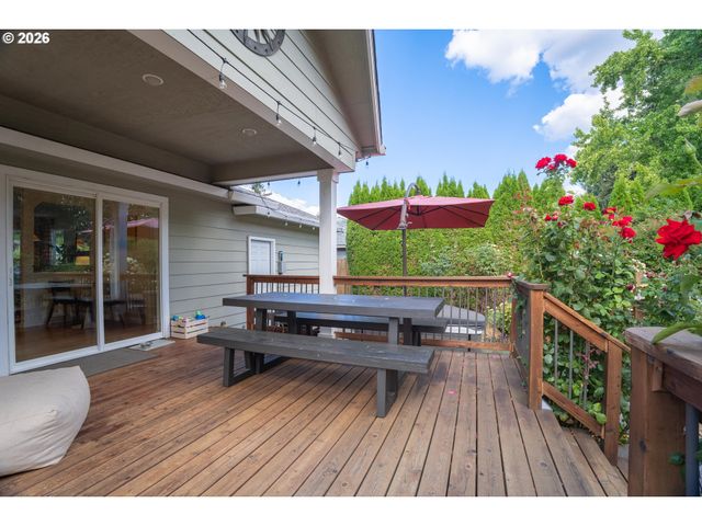 10316 Ne SACRAMENTO St, Portland, OR 97220