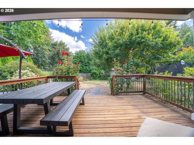 10316 Ne SACRAMENTO St, Portland, OR 97220