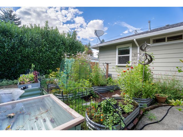 10316 Ne SACRAMENTO St, Portland, OR 97220