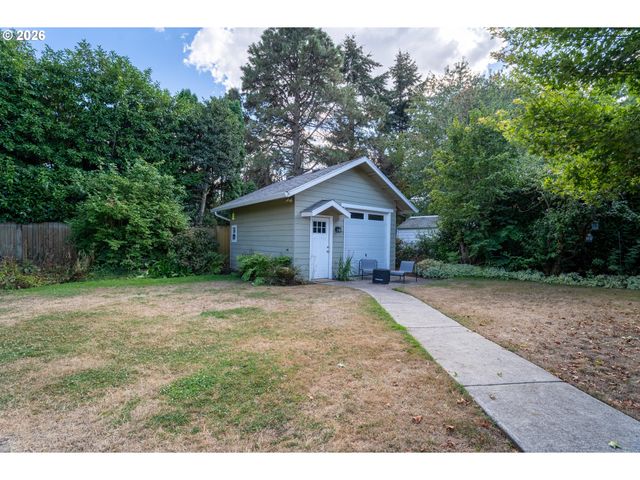 10316 Ne SACRAMENTO St, Portland, OR 97220
