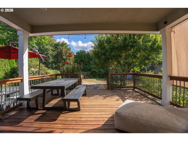 10316 Ne SACRAMENTO St, Portland, OR 97220