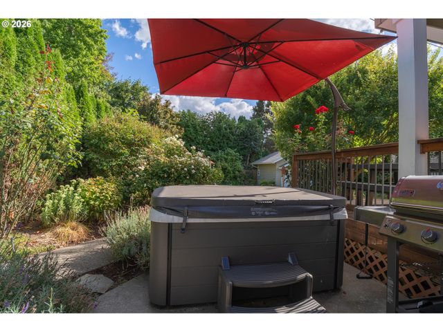 10316 Ne SACRAMENTO St, Portland, OR 97220