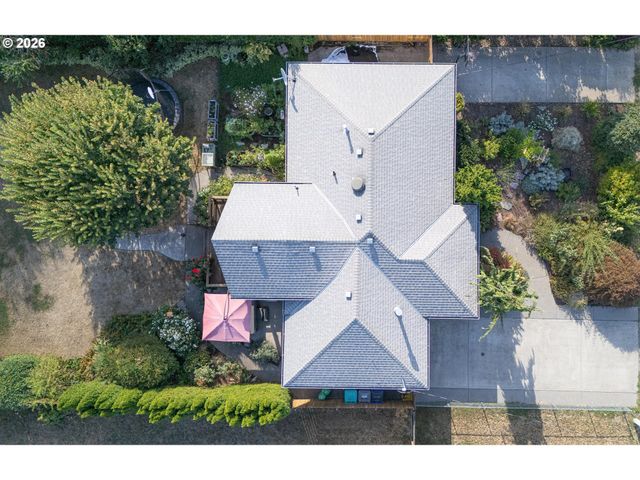 10316 Ne SACRAMENTO St, Portland, OR 97220