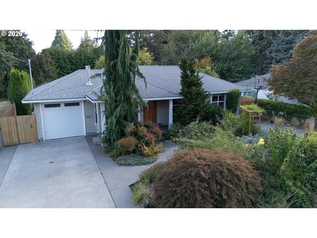 10316 Ne SACRAMENTO St, Portland, OR 97220