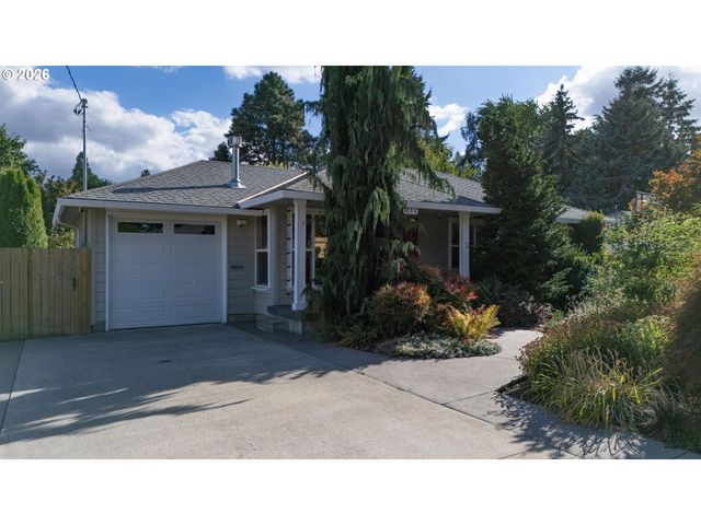 10316 Ne SACRAMENTO St, Portland, OR 97220