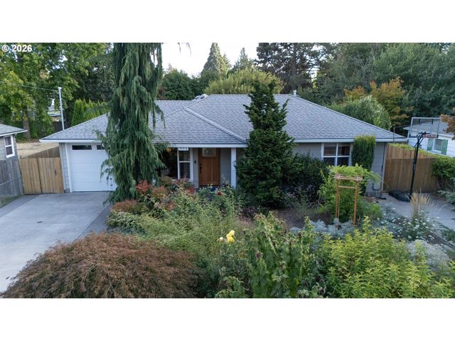 10316 Ne SACRAMENTO St, Portland, OR 97220