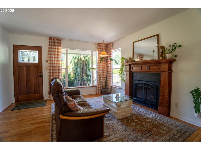 10316 Ne SACRAMENTO St, Portland, OR 97220