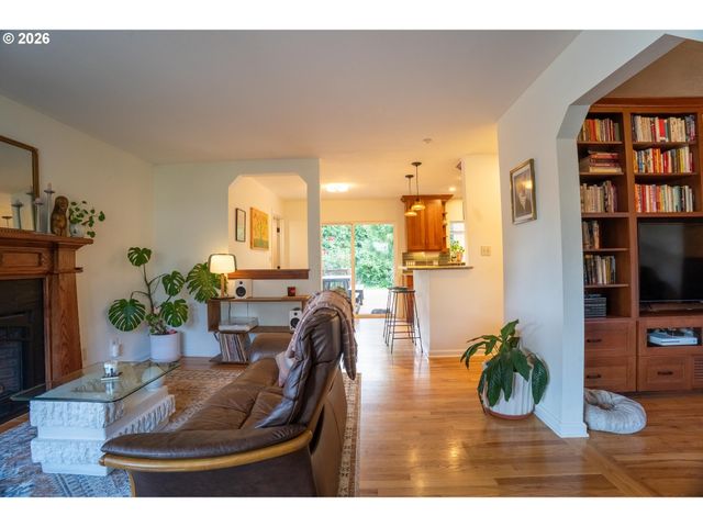 10316 Ne SACRAMENTO St, Portland, OR 97220