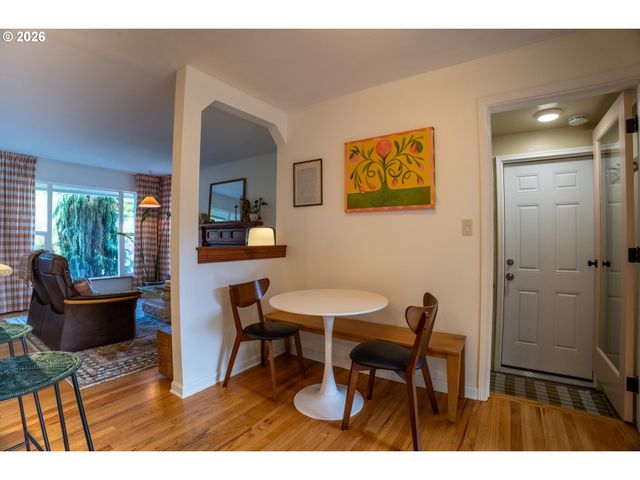10316 Ne SACRAMENTO St, Portland, OR 97220