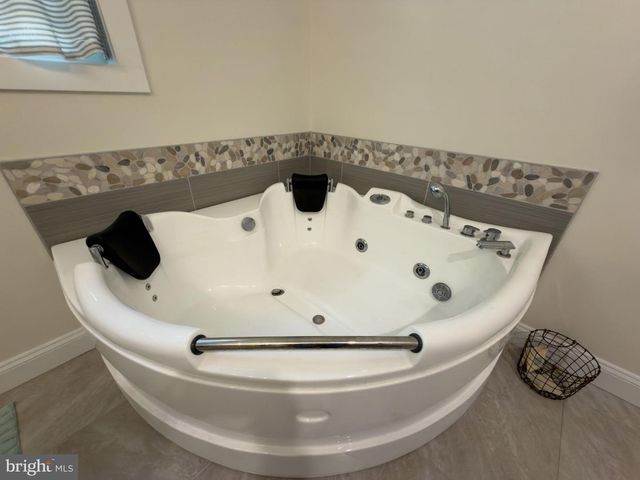 5403 PEARL DR, Chincoteague Island, VA 23336