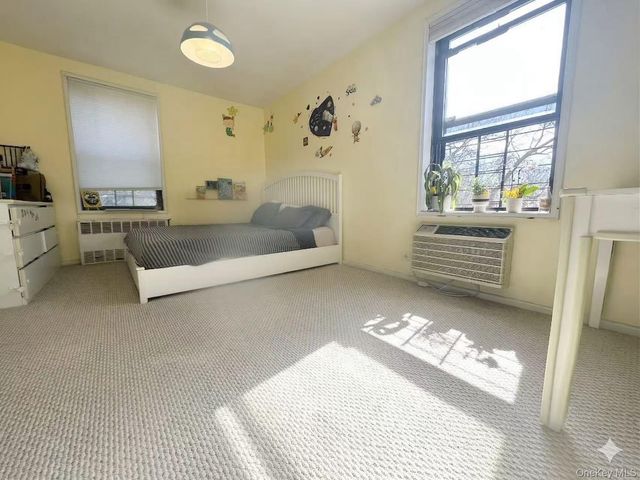 224-24 Union Turnpike 4R, Oakland Gardens, NY 11427