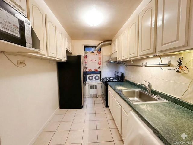 224-24 Union Turnpike 4R, Oakland Gardens, NY 11427