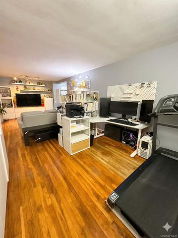 224-24 Union Turnpike 4R, Oakland Gardens, NY 11427