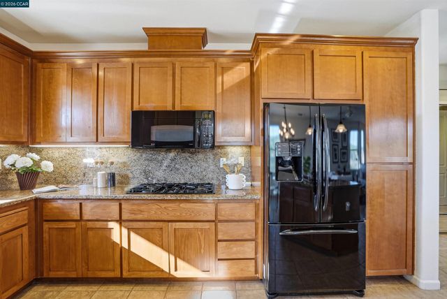 6560 Deerfield Dr, Vallejo, CA 94591