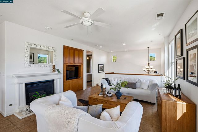 6560 Deerfield Dr, Vallejo, CA 94591