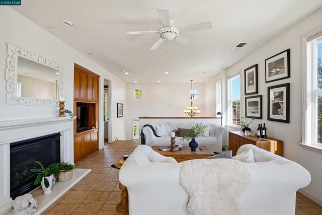 6560 Deerfield Dr, Vallejo, CA 94591