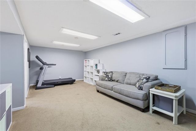 921 Glen Haven Circle, Liberty, MO 64068