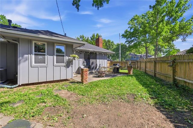 921 Glen Haven Circle, Liberty, MO 64068