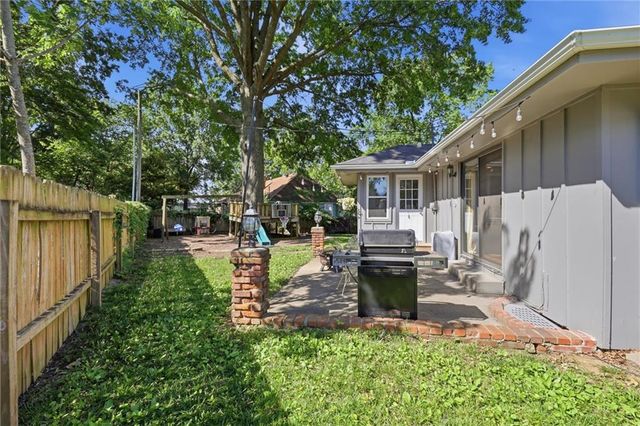 921 Glen Haven Circle, Liberty, MO 64068