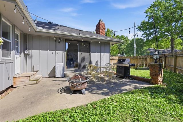 921 Glen Haven Circle, Liberty, MO 64068