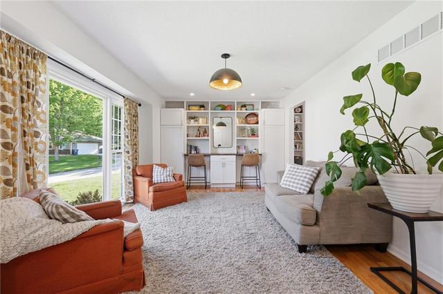 921 Glen Haven Circle, Liberty, MO 64068