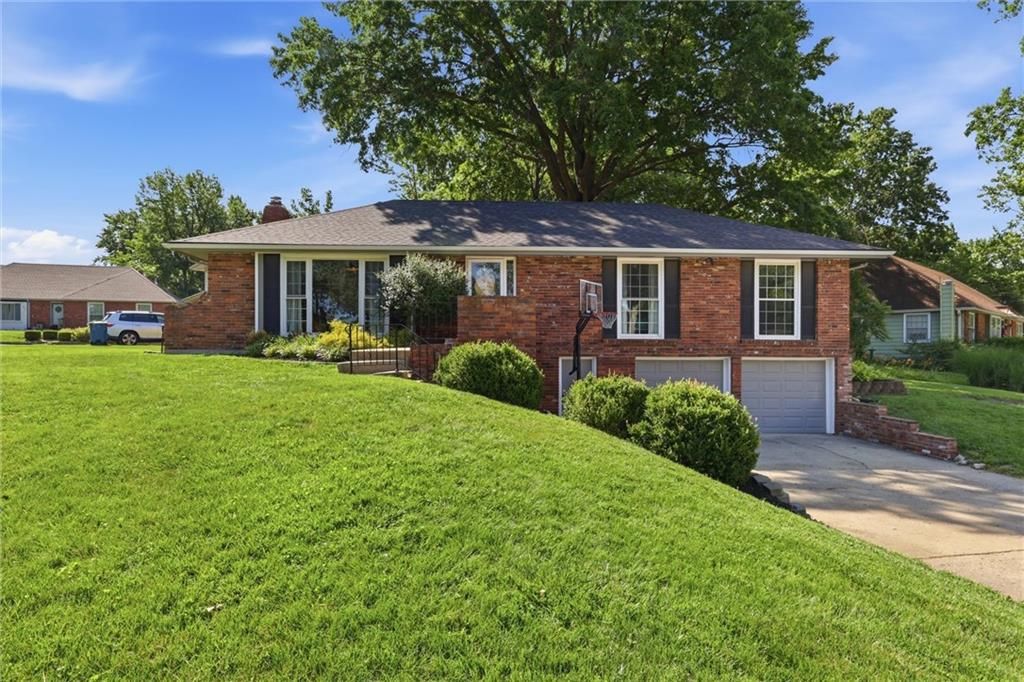921 Glen Haven Circle, Liberty, MO 64068