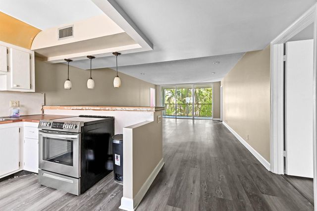 4080 Tivoli Court 202, Lake Worth, FL 33467