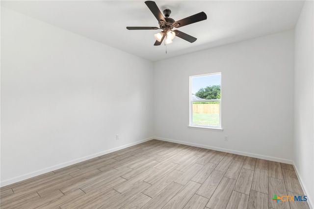 907 Fannin Street, Lockhart, TX 78644