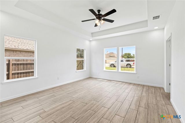 907 Fannin Street, Lockhart, TX 78644