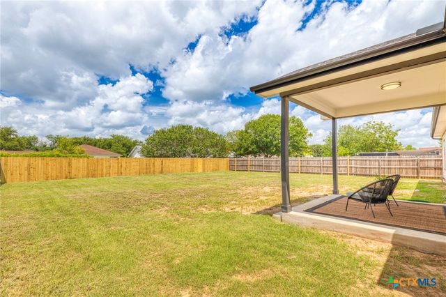 907 Fannin Street, Lockhart, TX 78644