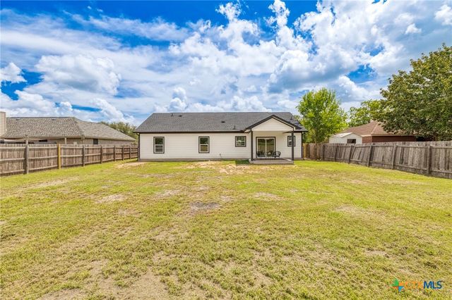 907 Fannin Street, Lockhart, TX 78644