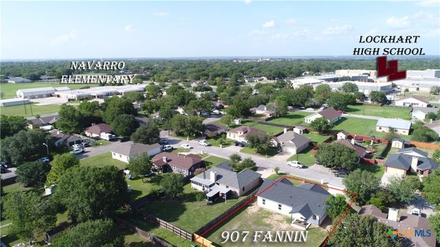 907 Fannin Street, Lockhart, TX 78644