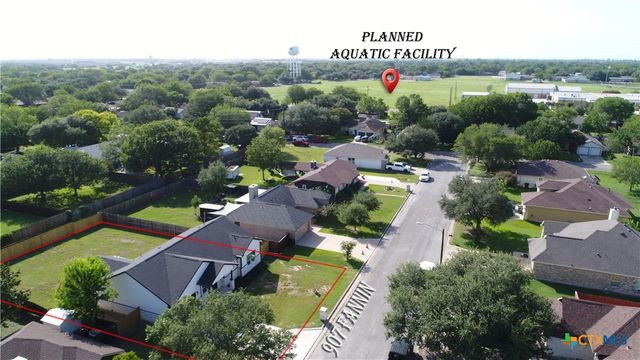 907 Fannin Street, Lockhart, TX 78644