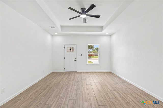 907 Fannin Street, Lockhart, TX 78644