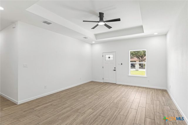 907 Fannin Street, Lockhart, TX 78644