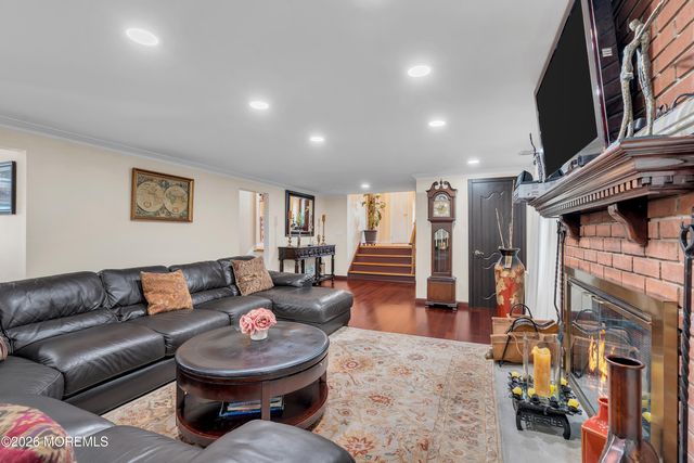 7 Mayflower Drive, Red Bank, NJ 07701