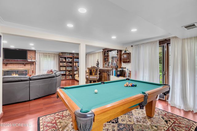 7 Mayflower Drive, Red Bank, NJ 07701