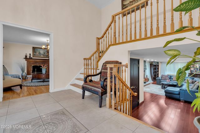 7 Mayflower Drive, Red Bank, NJ 07701