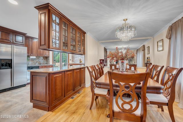 7 Mayflower Drive, Red Bank, NJ 07701