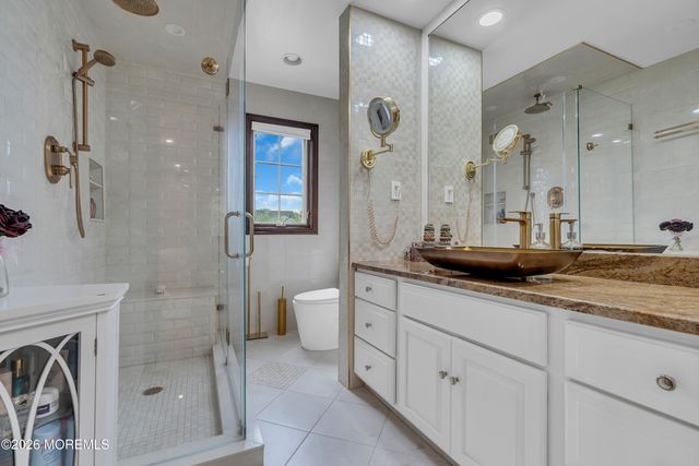 7 Mayflower Drive, Red Bank, NJ 07701